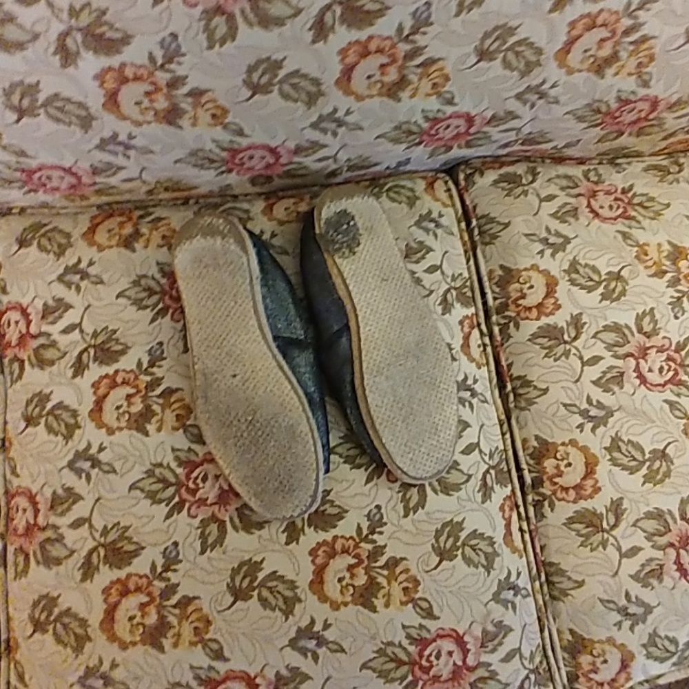 Toms - Picture 3 of 4